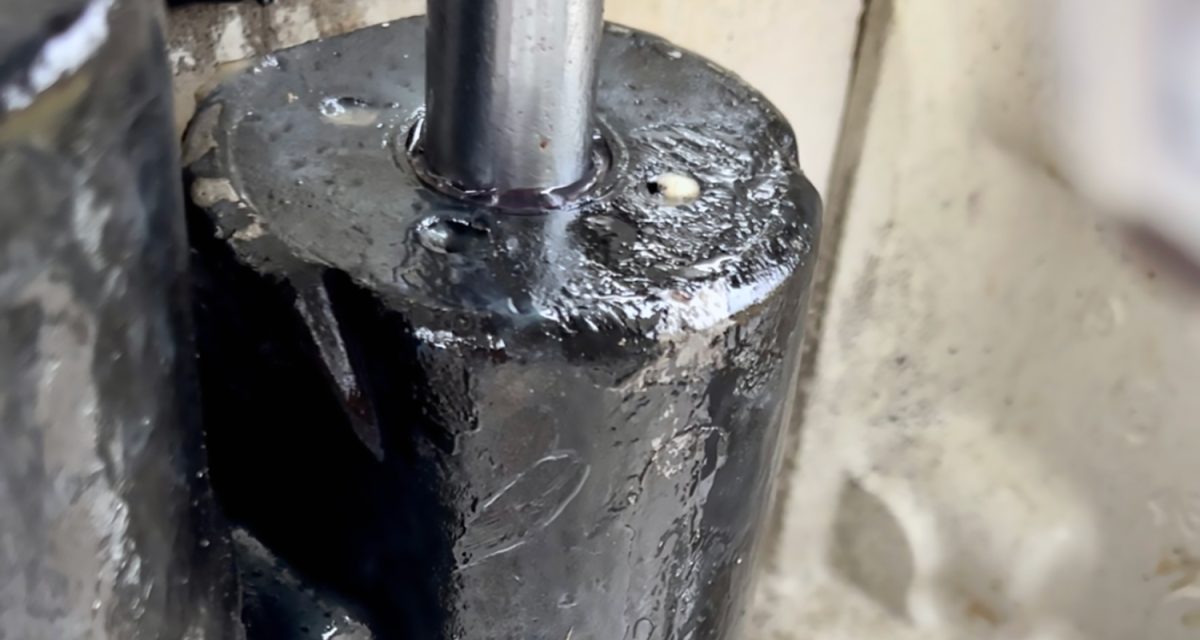Evinrude Tilt And Trim Leaking - Fix